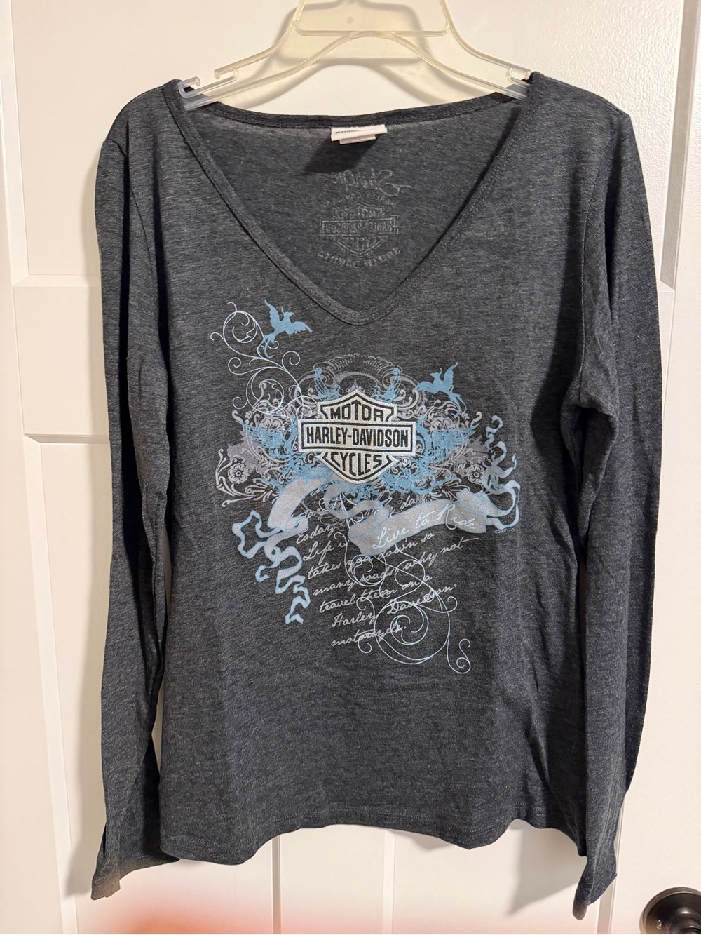 Harley-Davidson Charcoal Gray Long Sleeve V-Neck Top with Light Blue Graphic med